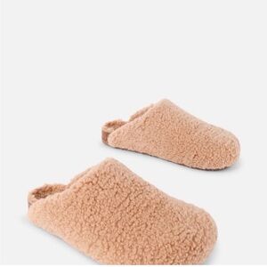 Intentionally Blank Apres Ski Fleece Slippers